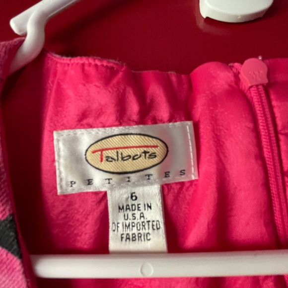 TALBOTS LADIES HOT PINK BLACK SLEEVELESS FLORAL LINED DRESS COTTON SIZE 6P - Picture 3 of 4